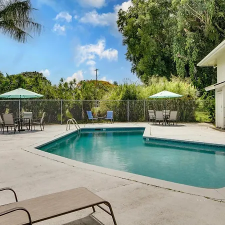Quaint Hilo Vacation Rental With Community Pool!
